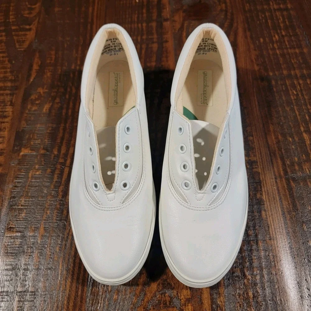 GrassHoppers Townsend Twill White Leather Sneaker Sz. 8 Medium Women's